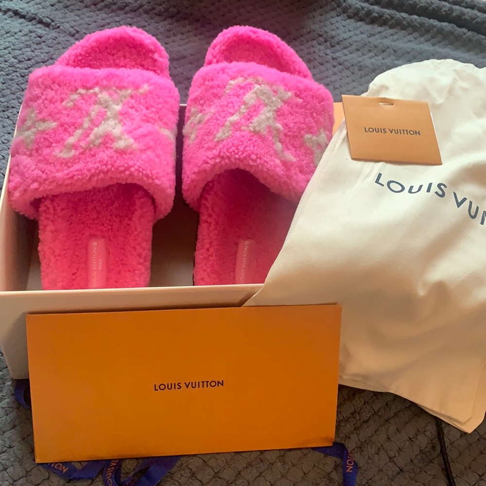 LV Paseo slides